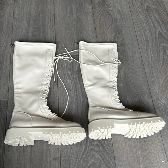 SHEIN BOOTS WITH BACK ZIPPER - Picture 5 of 8